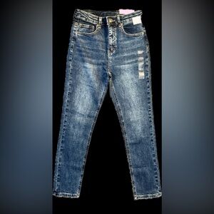 Maurices kids ESVIE BRAND Blue Denim Jeans.?
SIZE: 11/12